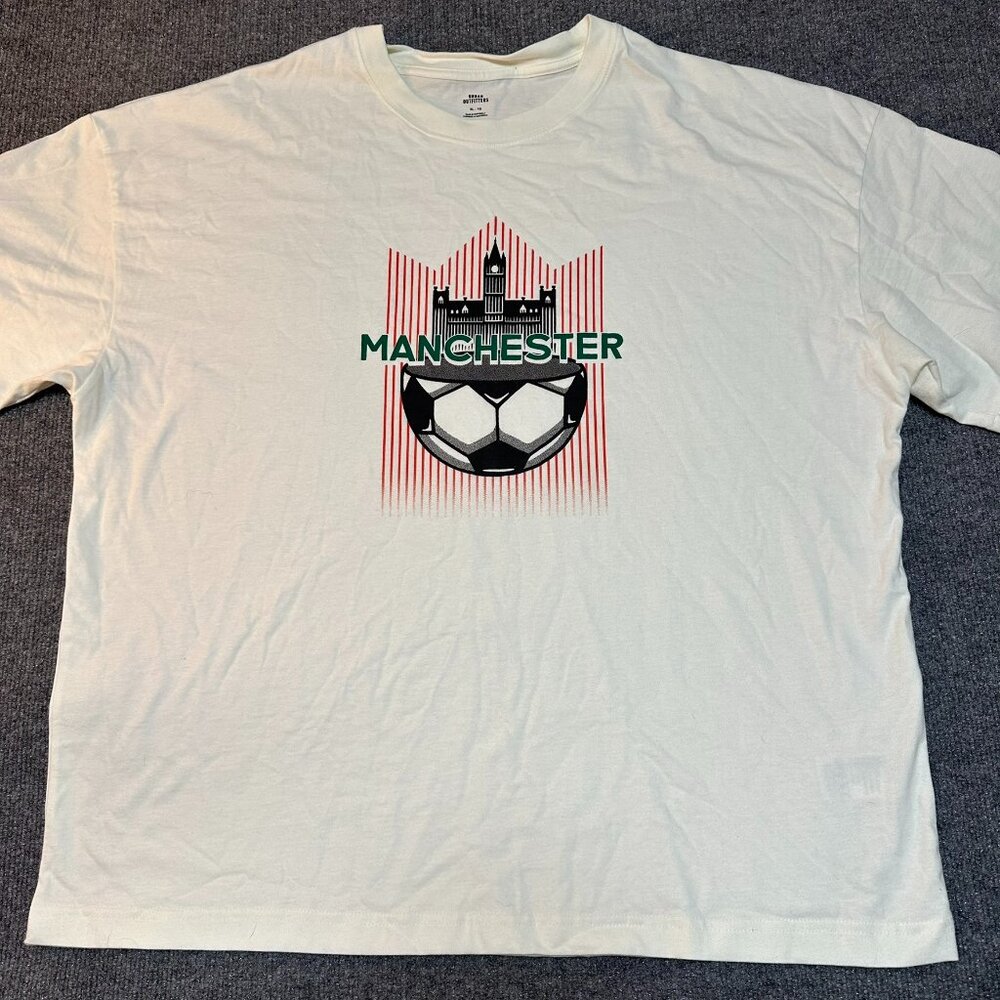 Urban‎ Outfitters Manchester Graphic Tee Mens Size XL Cream Soccer Shirt